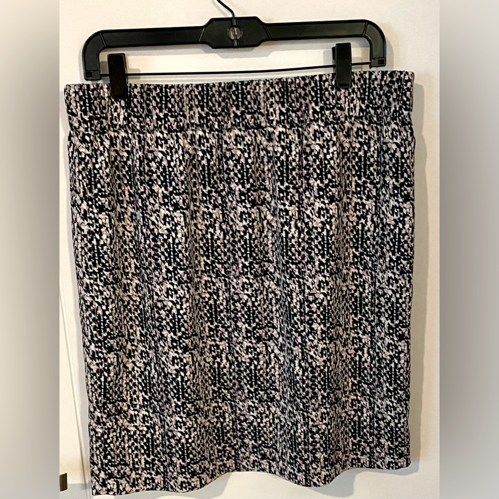 👛5/$50 Ann Taylor Pull On Skirt Size 8